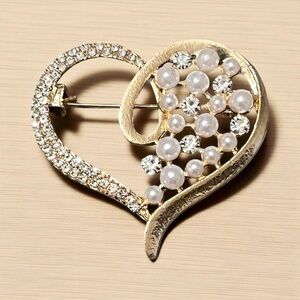 Mint Clear Heart Brooch with Faux Pearls in Gold Tone